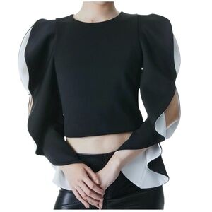 ALICE + OLIVIA OLLIE RUFFLE SLEEVE BLACK AND WHITE CROP TOP - NWT